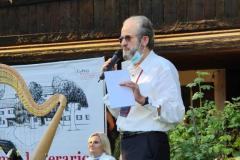 Angelo Rossi saluta il pubblico a nome dell'Associazione dei Toscani in Friuli-Venezia-Giulia